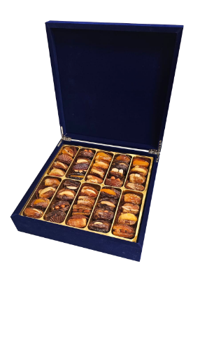 صورة Velvet Luxury Box Full of Stuffed Premium Dates