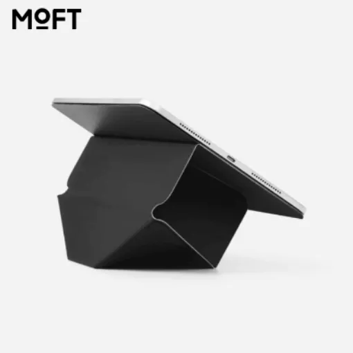 صورة غطاء MOFT Dynamic Folio لجهاز iPad Pro مقاس 13 بوصة (M4) - أسود نفاث